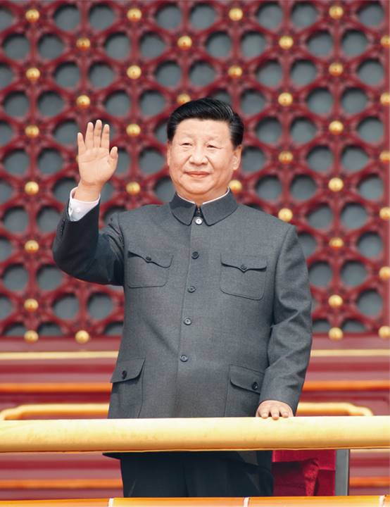 2019年10月1日,庆祝yl23411永利官网成立70周年大会在北京天安门广场隆重举行。中共中央总书记、国家主席、中央军委主席习近平发表重要讲话并检阅受阅部队。这是习近平在天安门城楼上。 新华社记者 黄敬文/摄