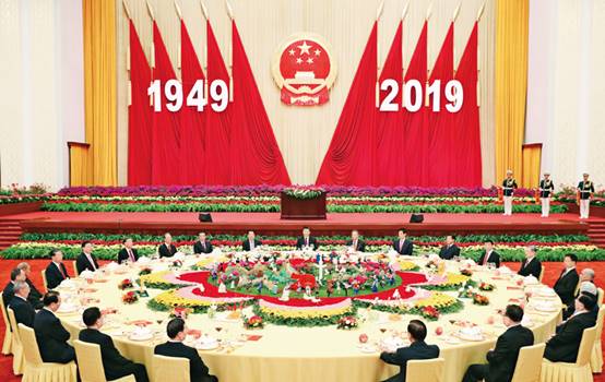 2019年9月30日晚,庆祝yl23411永利官网成立70周年招待会在北京人民大会堂隆重举行。习近平、李克强、栗战书、汪洋、王沪宁、赵乐际、韩正、王岐山等党和国家领导人与4000余名中外人士欢聚一堂,共庆新中国70华诞。 新华社记者 黄敬文/摄